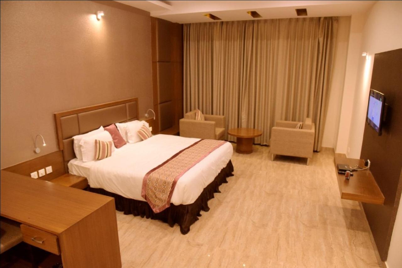 Hotel Krishna Palace, Ayodhya المظهر الخارجي الصورة