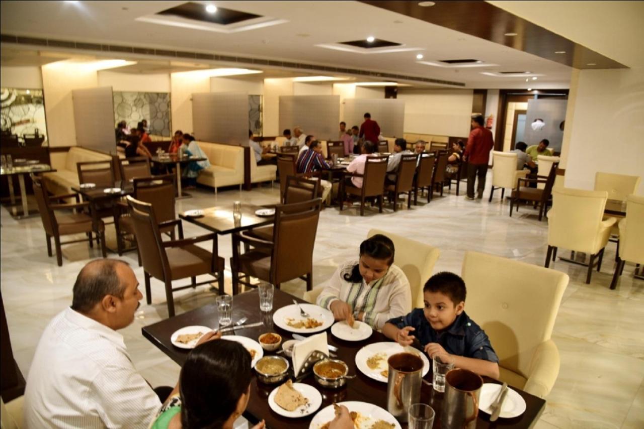 Hotel Krishna Palace, Ayodhya المظهر الخارجي الصورة