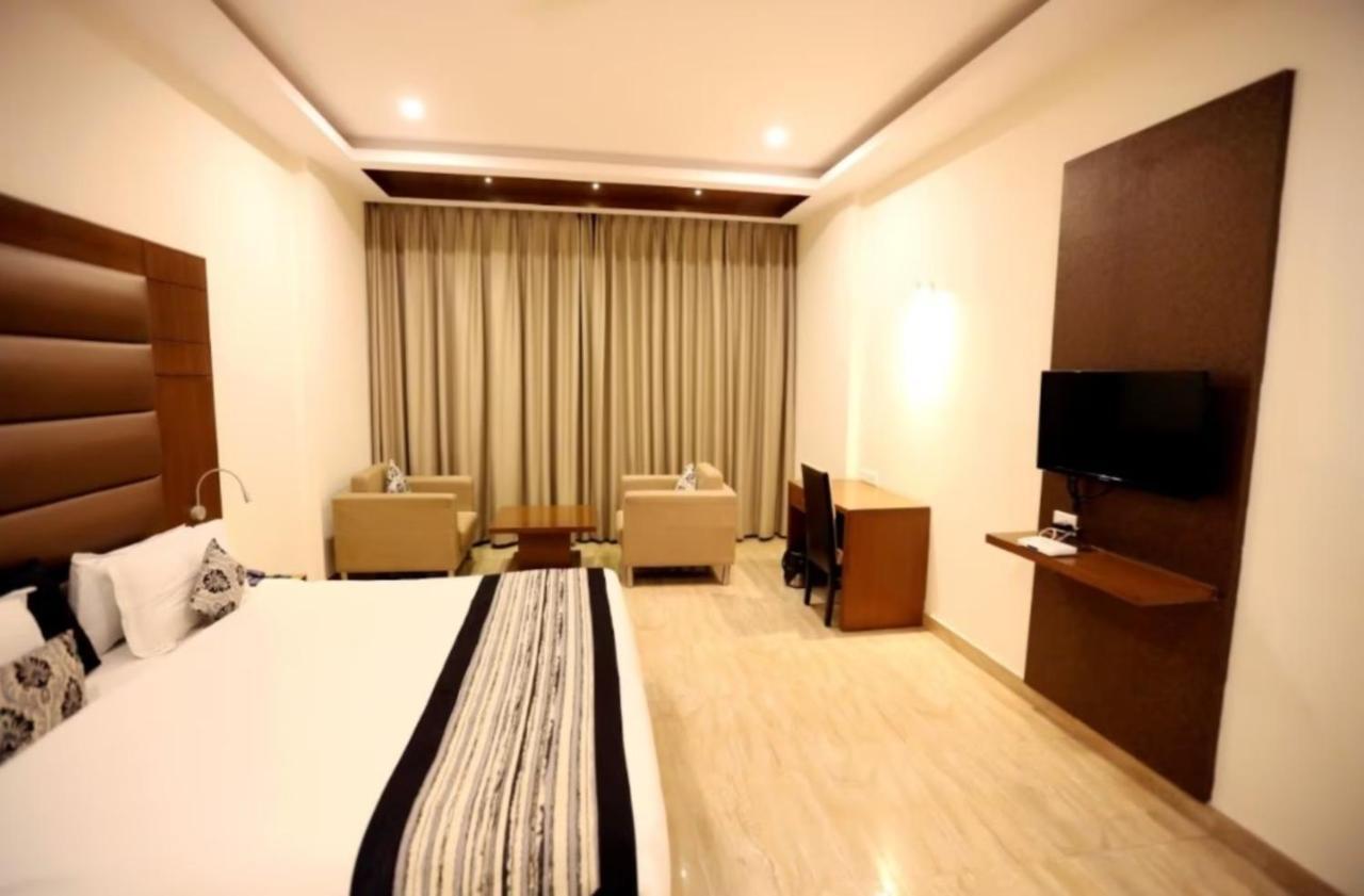 Hotel Krishna Palace, Ayodhya المظهر الخارجي الصورة