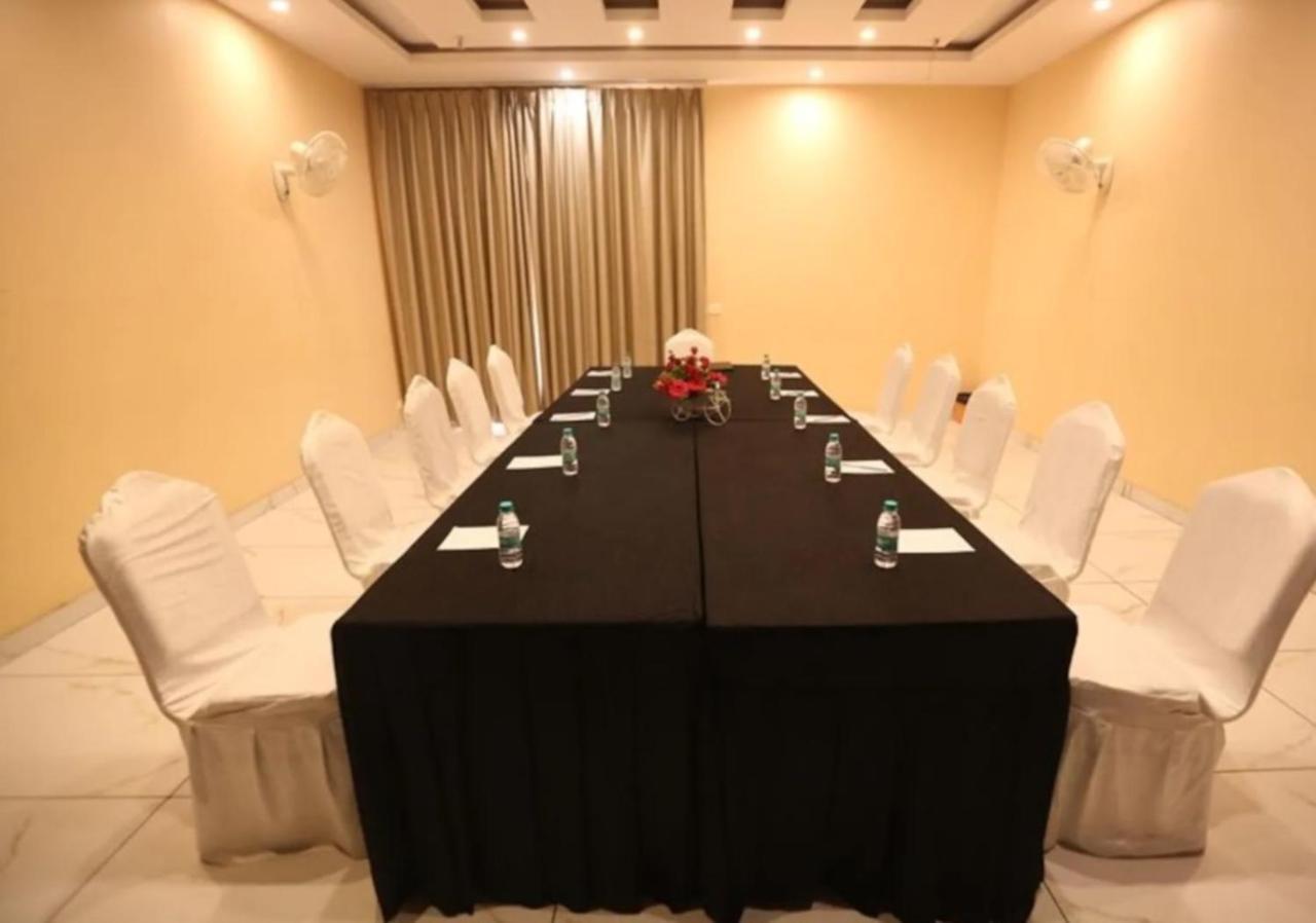 Hotel Krishna Palace, Ayodhya المظهر الخارجي الصورة